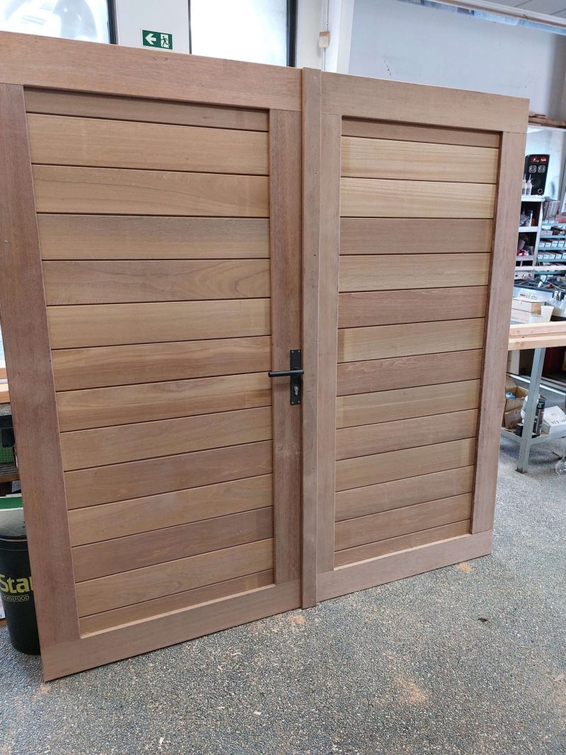 Dubbele Poort Horizontaal Bangkirai Robuust 300x180cm eigen productie "Maatwerk!"