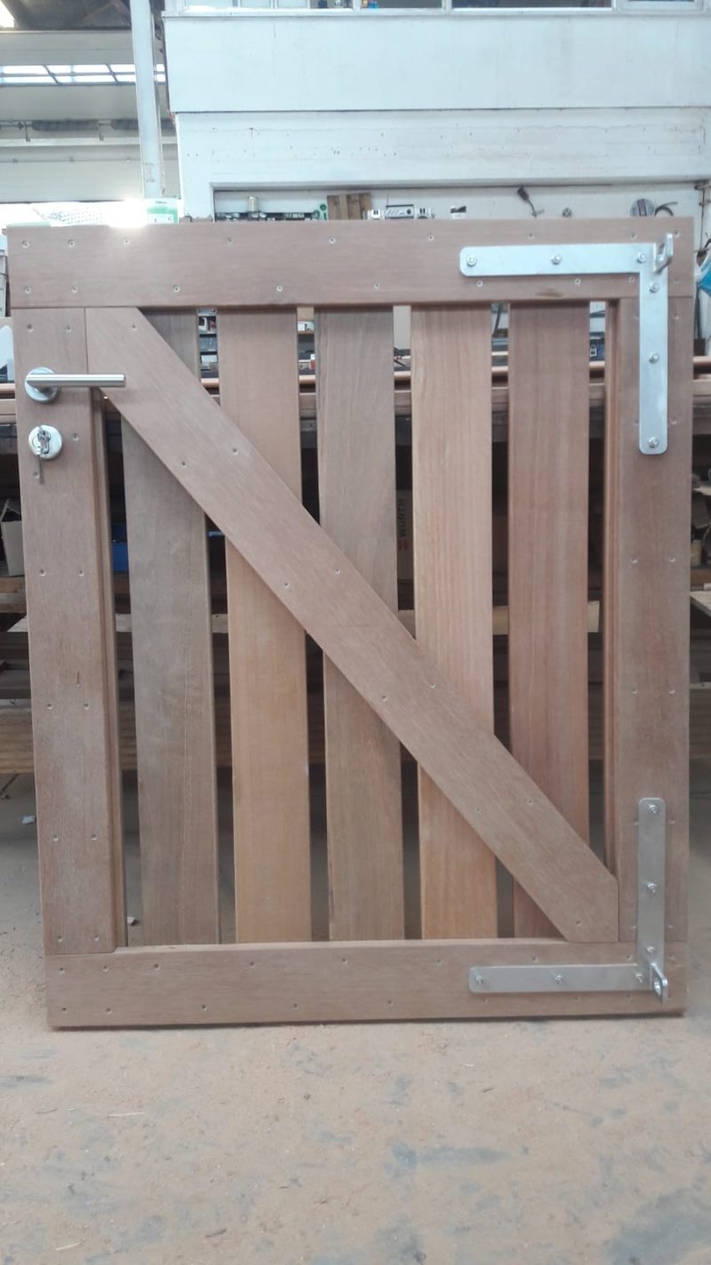 Dubbele poort/ hek model Bangkirai Bonaire zware kwaliteit 300x180cm "maatwerk mogelijk"