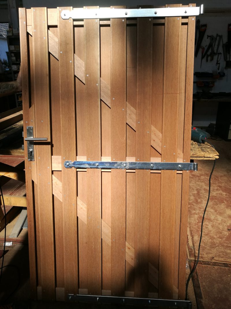 Bangkirai Poort model Elegant Ribbelplank
