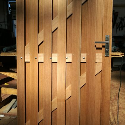Bangkirai Poort model Elegant Ribbelplank