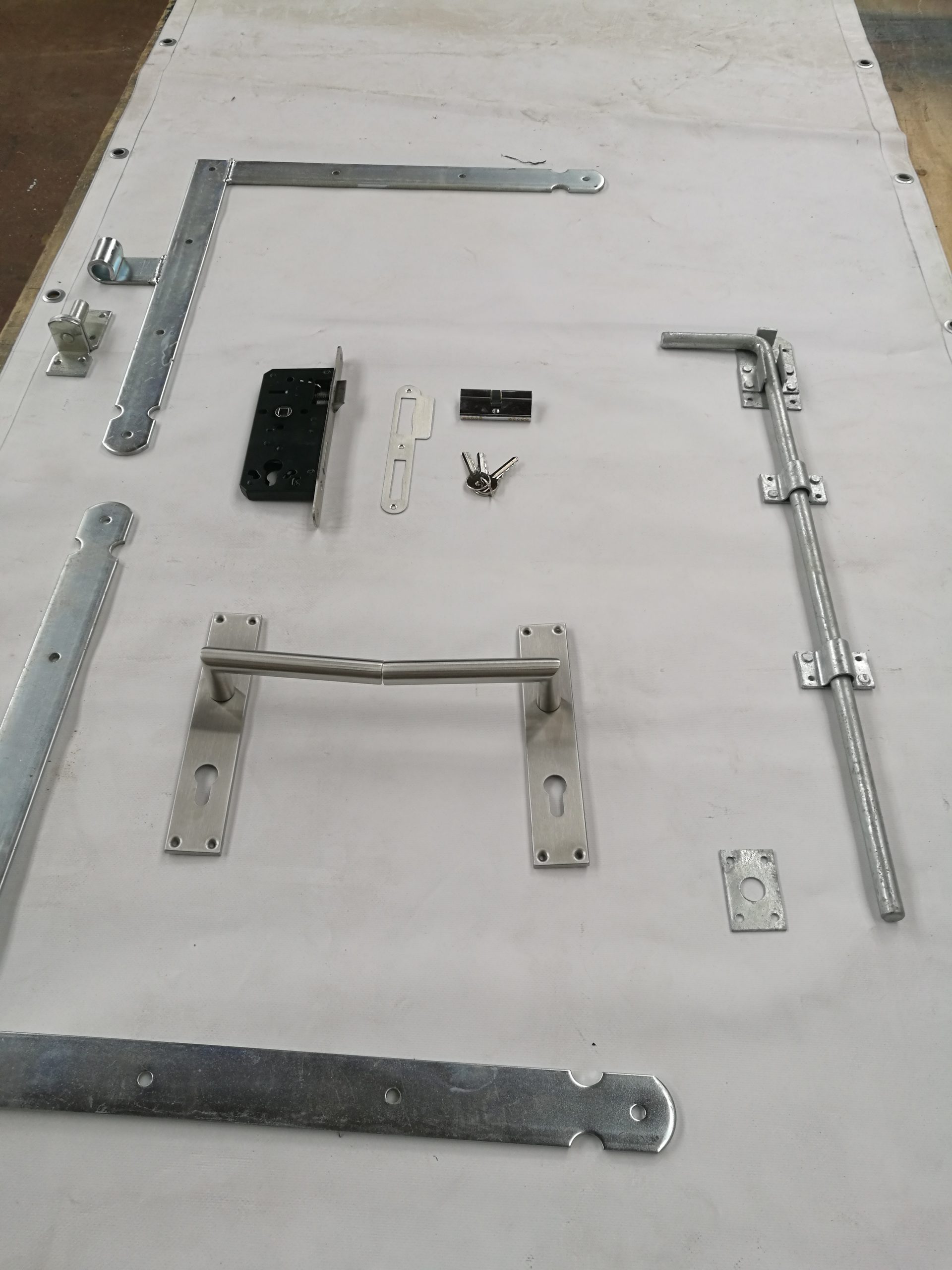 Set beslag hoekheng zware uitvoering tbv dubbele poort