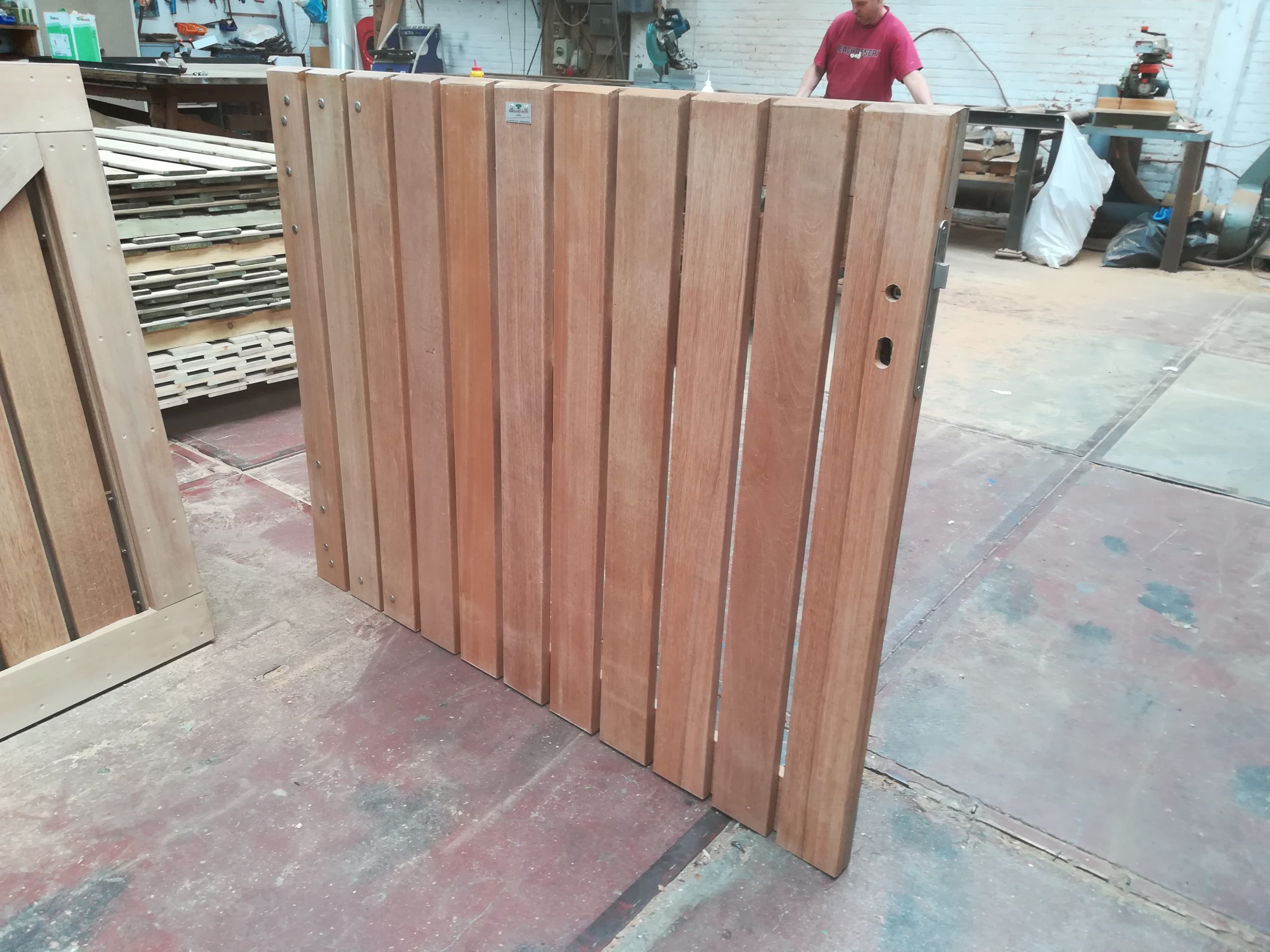 Dubbele poort/ hek model Bangkirai Bonaire zware kwaliteit 300x180cm "maatwerk mogelijk"