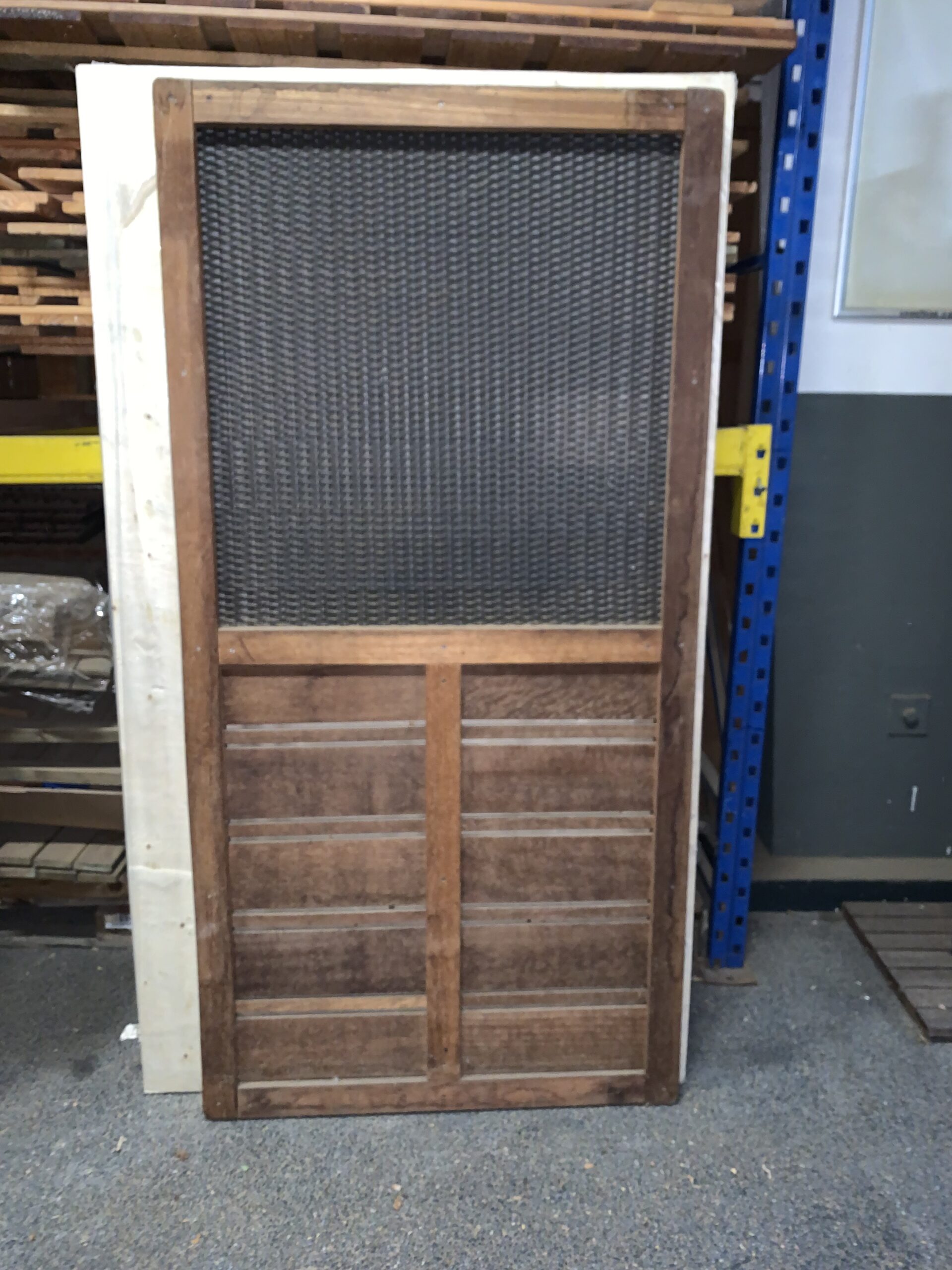 Hardhouten tuinscherm met wicker bovenzijde 90x180cm ( licht verkleurd)