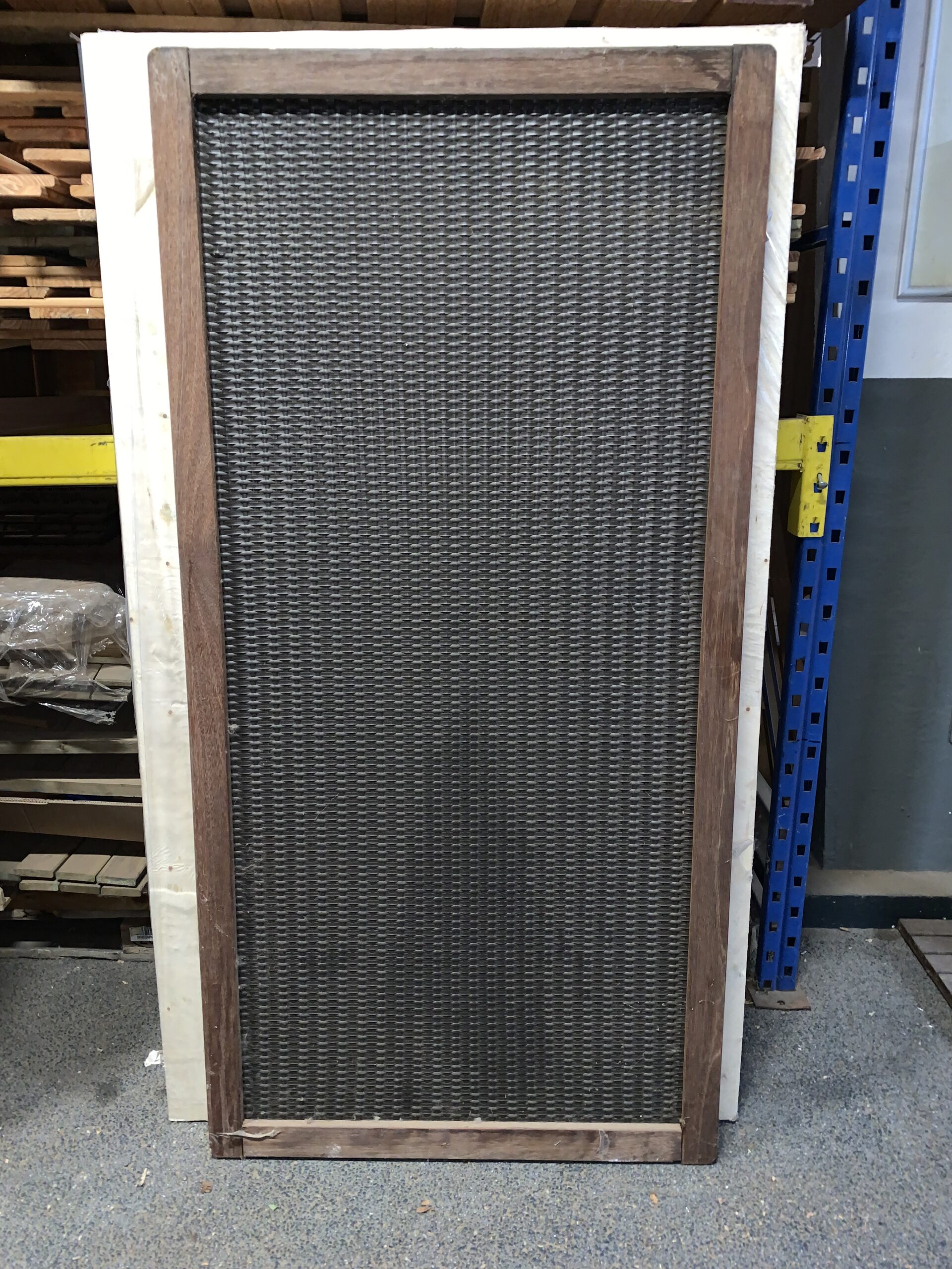 Hardhouten tuinscherm met wicker inleg 90x180cm ( licht verkleurd)