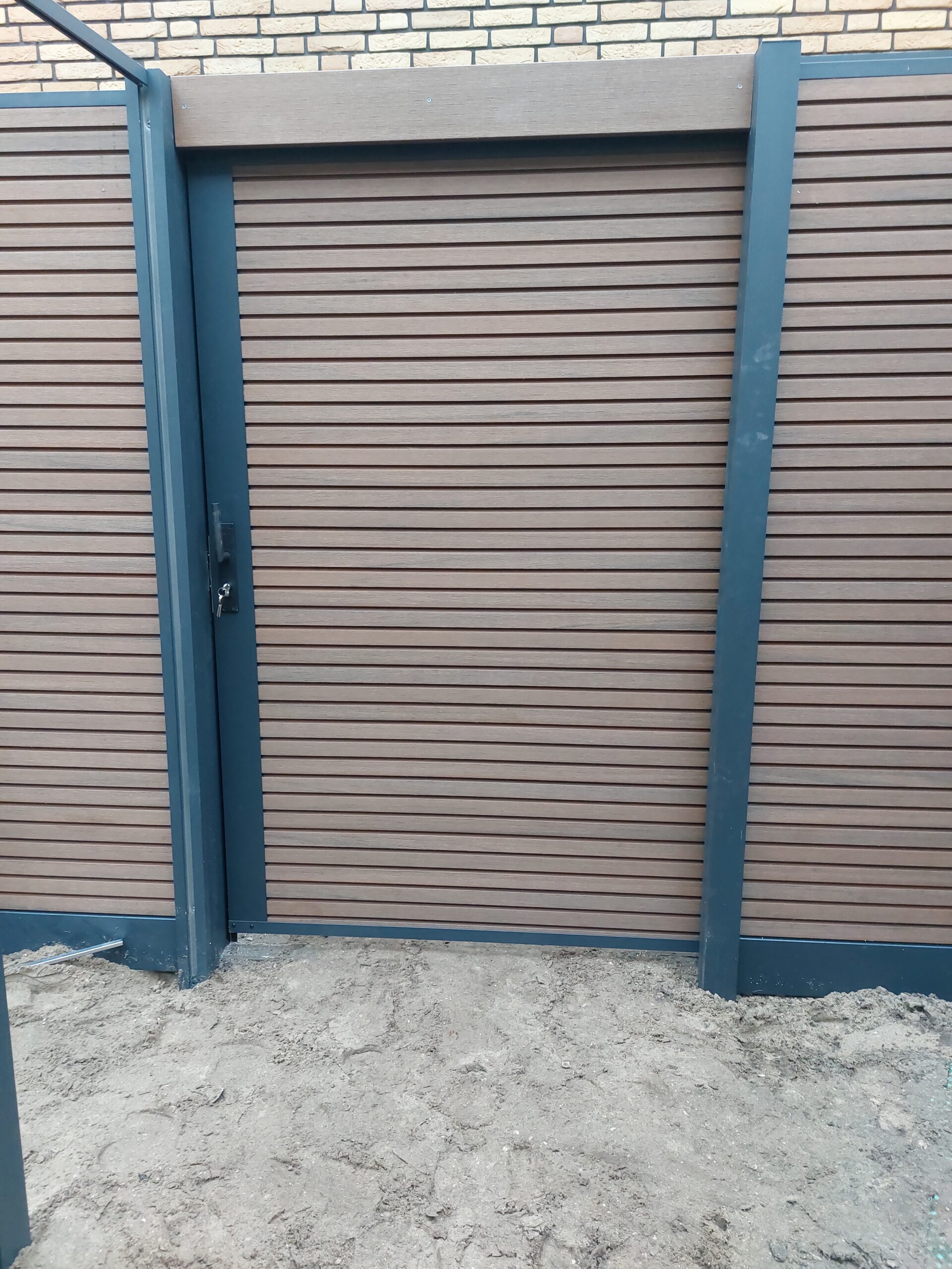 Schuifdeur WPC Fiberdeck Rhombus profiel hoogte maximaal 200cm compleet systeem incl. aluminium frame en afwerking!