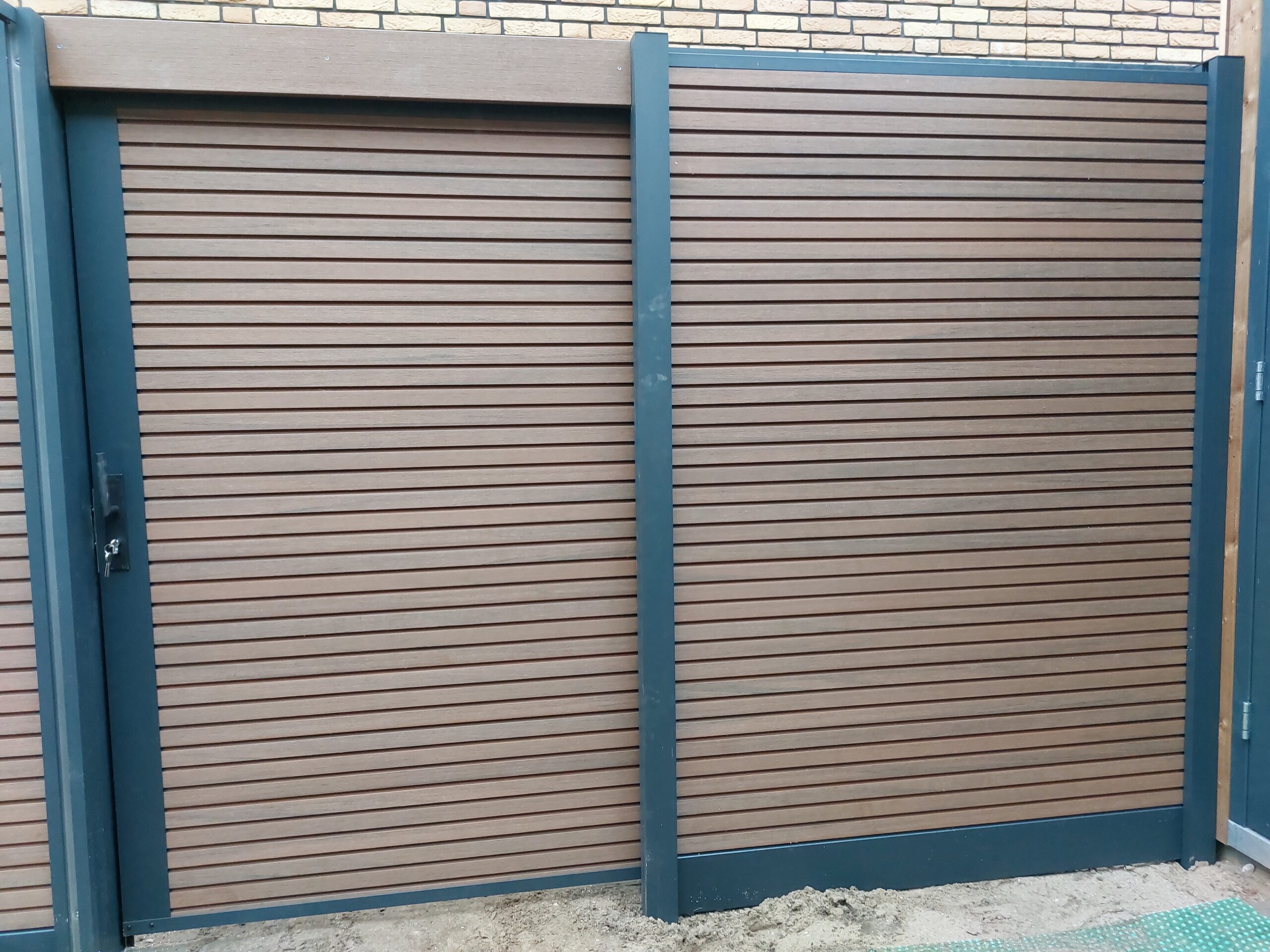 Schuifdeur WPC Fiberdeck Premium profiel hoogte maximaal 200cm compleet systeem incl. aluminium frame en afwerking!