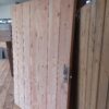 Schuifdeur / schuifpoort Douglas balken frame, enkelzijdig bekleed 130 t/m 170cm. Hoogte 195cm incl. volledig schuifsysteem (rails, rollers, slot, ondergeleiding)