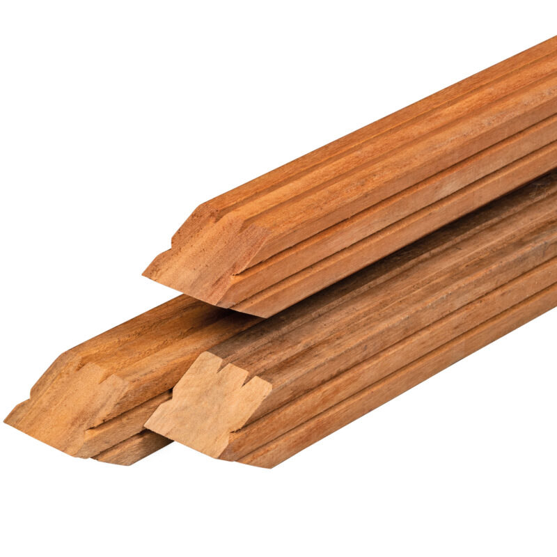 Angelim vermelho hardhout paal 6,5 x 6,5 x 150 cm geschaafd, gepunt, 4 zijden 2 V-groeven, 4 ronde hoeken