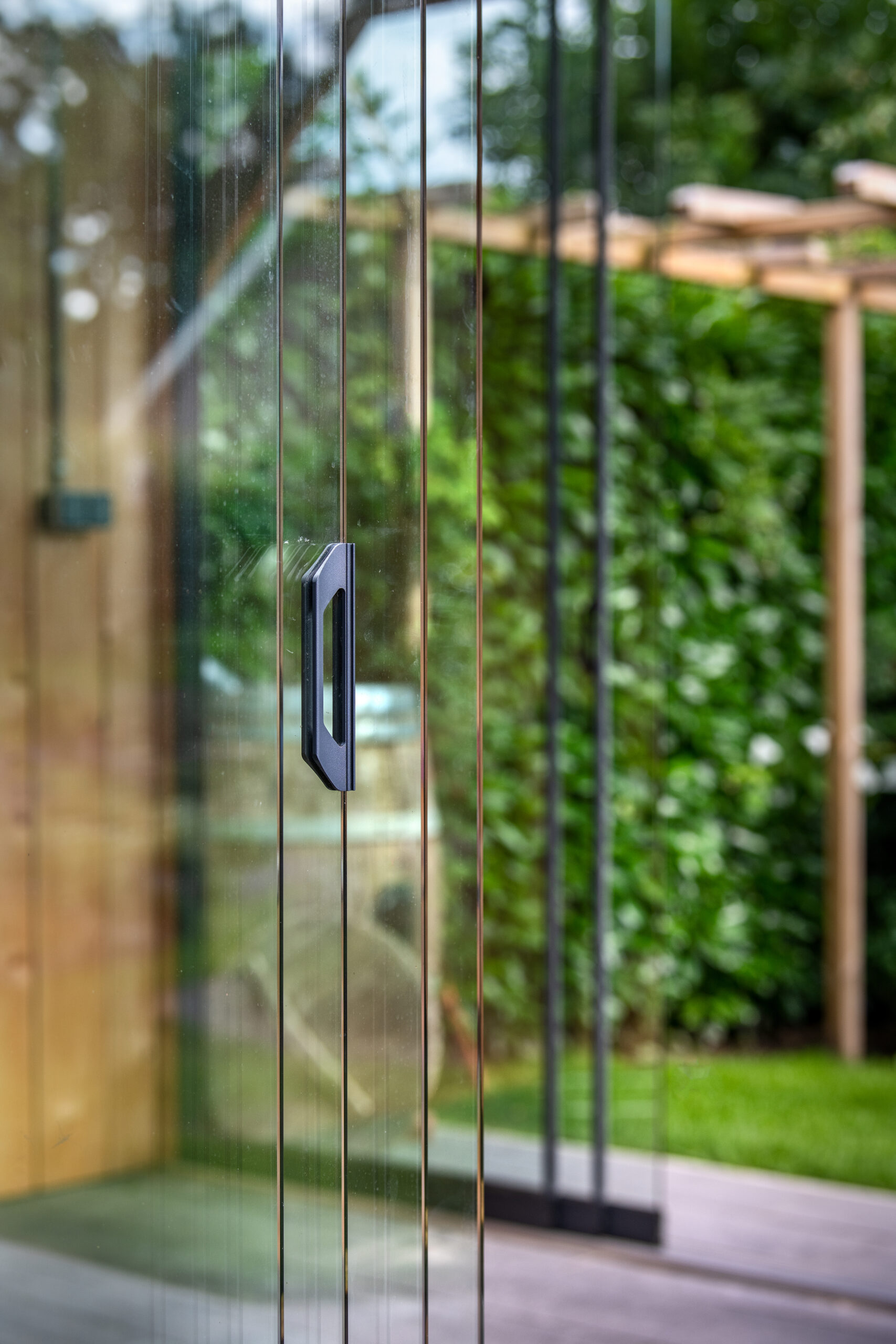 Glazenschuifwandset - Inbouwhoogte 218-222cm - Paneelbreedte 82 cm - Breedte tot 322 cm - 4-sporig zwart RAL 9005