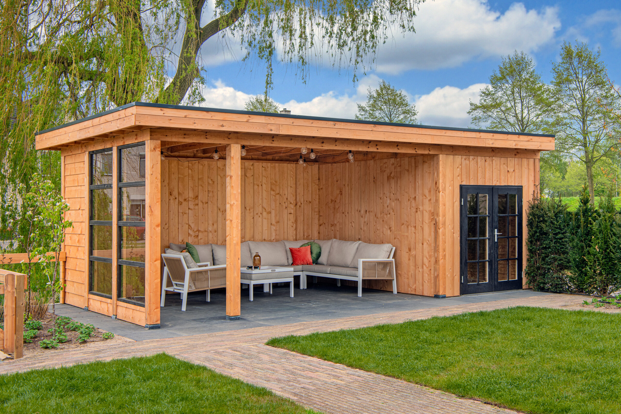 DHZ Plat dak Vriezenveen geschaafd douglas 750 x 355 cm zwart gespoten