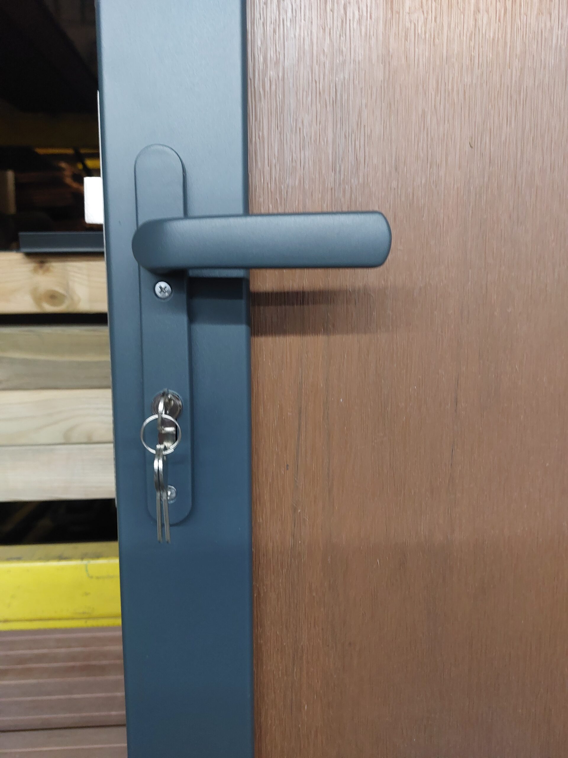 Wpc / Aluminium Ral 7016 tuinpoort incl. hang en sluitwerk "Verticaal" 80>120cm breedte( maatwerk mogelijk)