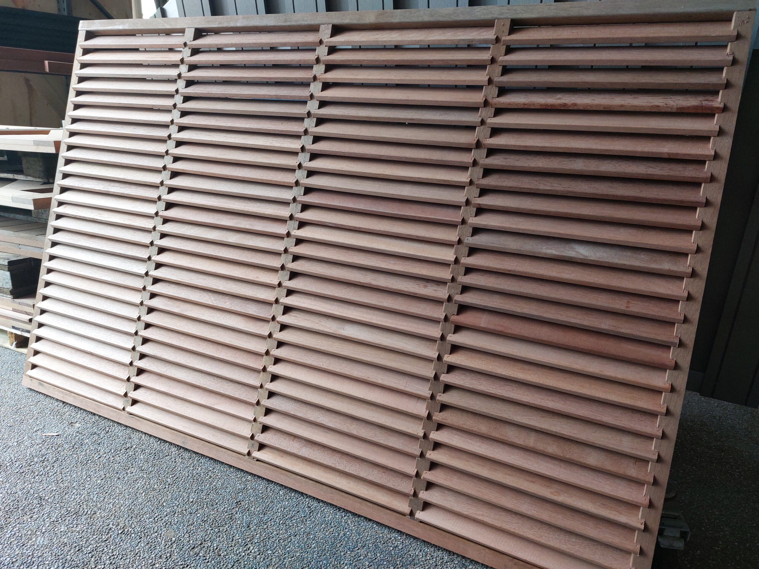 Maatwerk trellis of louvre schermen hardhout, hoge kwaliteit!!