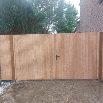 Dubbele Tuindeur Triple profiel diverse kleuren en houtsoorten 200 t/m 400cm, hoogte 155>200cm "Horizontaal of verticaal"