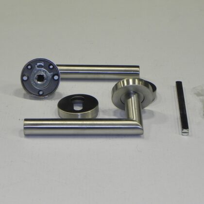 Deurkruk met rozetten RVS Recht model 1