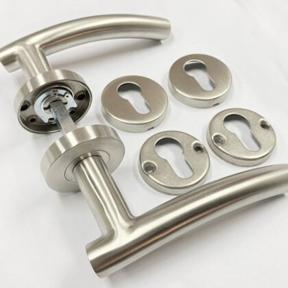 Deurkruk met rozetten RVS Gebogen model 2