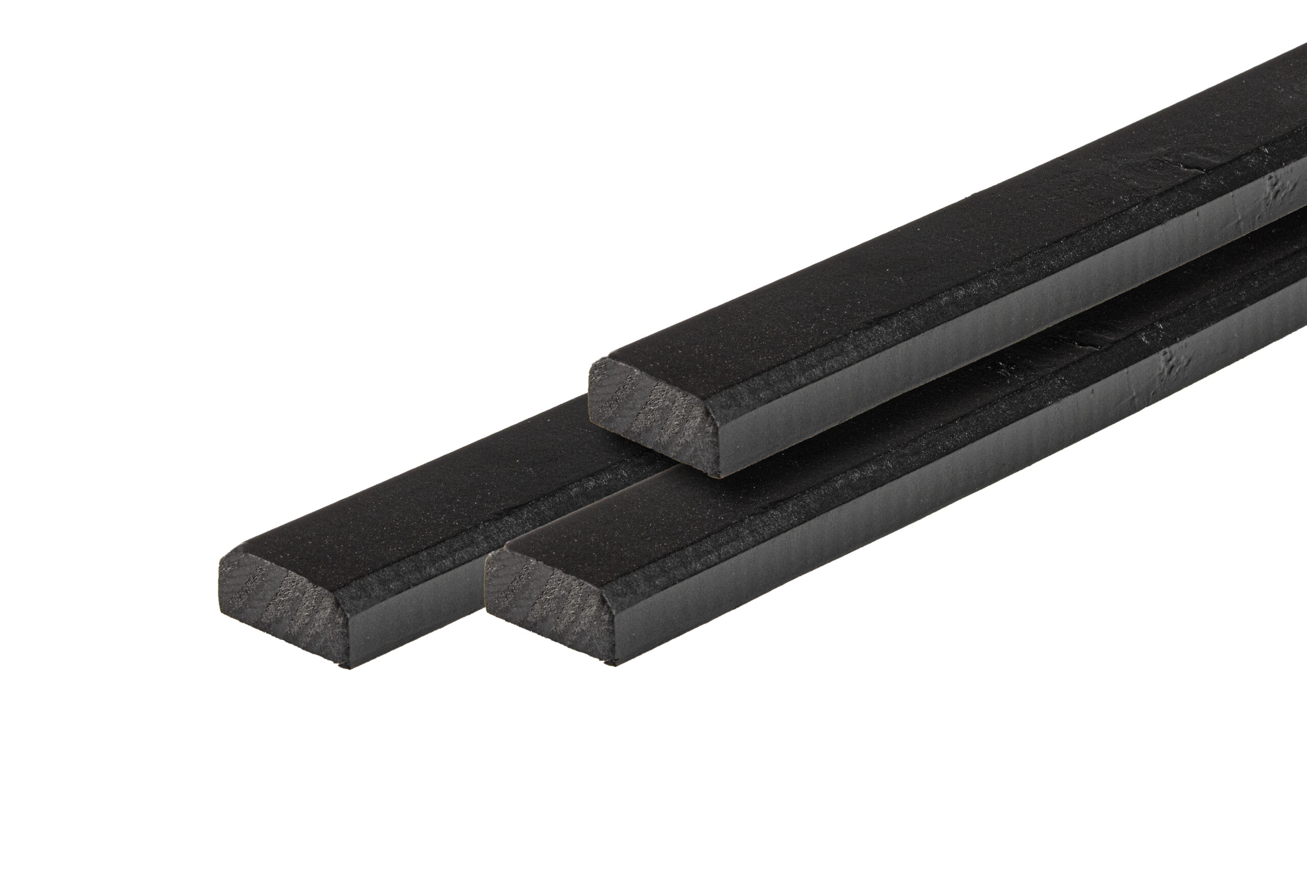 NE vuren lat 1,8 x 4,0 x 224 cm, zwart gespoten, geschaafd, 2 zijden vellingkant