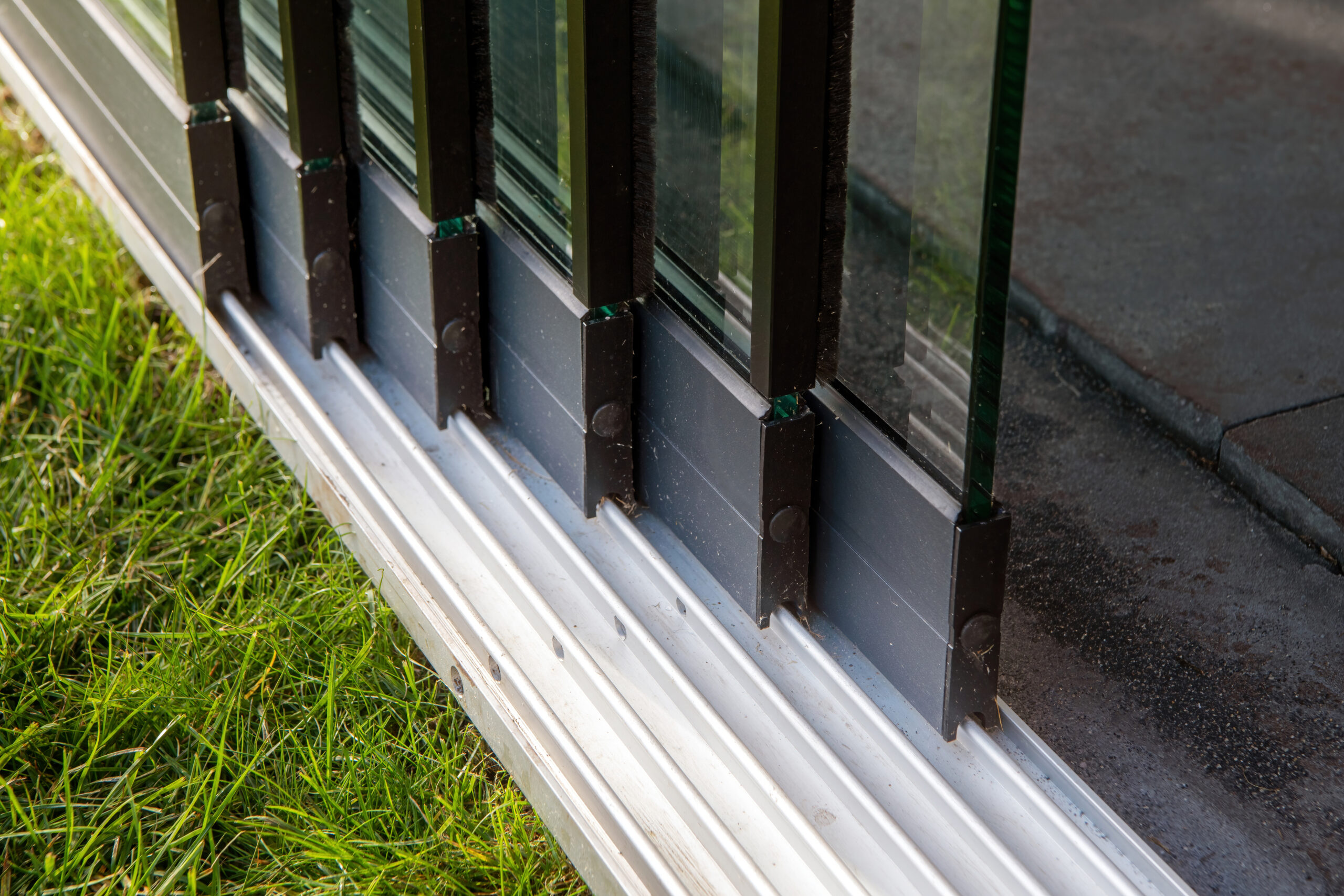 Glazenschuifwandset - Inbouwhoogte 208-212cm - Paneelbreedte 104 cm - Breedte tot 600 cm - 6-sporig zwart RAL 9005