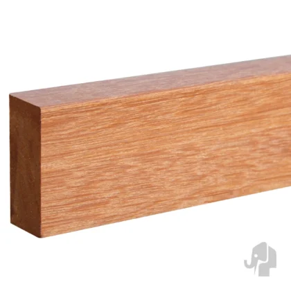 014063 | Rondom Geschaafd Lat | Kapur | Bruin | 2.2x4.5x335cm Elephant® | Vlak geschaafd met ronde kantjes